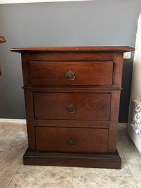 Comodino in arte povera