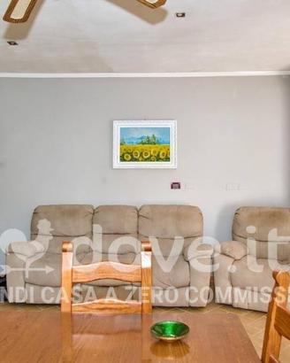 Villa di 90 m² con 4 locali e posto auto a Magione