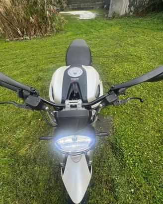 Ducati Monster 696