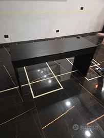 Scrivania ufficio nera con 2 cassetti e passacavi 