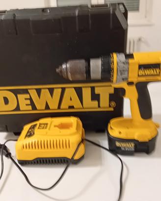 TRAPANO  E AVVITATORE  A BATTERIA  COME NUOVO