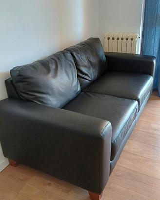 Divano nero ecopelle