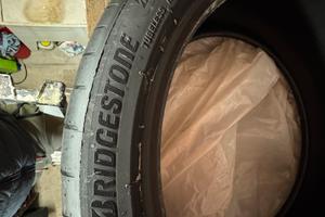 Gomme estive 235/40/19 Bridgestone