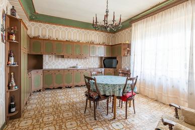 Ampio Appartamento in Zona Semicentrale