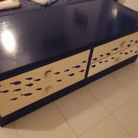 mobile basso con cassetti e 2 letti singoli 