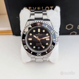 R11 Hexmariner Launch Edition - Crystal Star Dial 