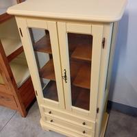 vetrinetta vintage giallo pastello