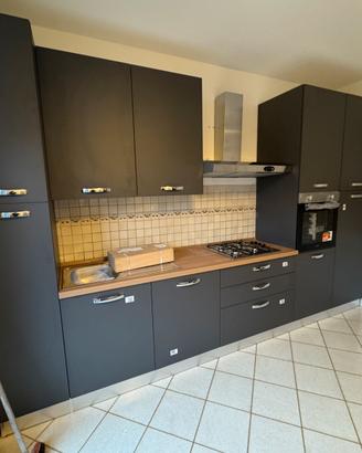 Mobilia completa (cucina, salotto e camera)