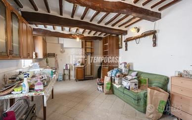 Casa indipendente di ampia metratura su tre livell