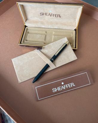 Penna Sheaffer con box - nera e oro