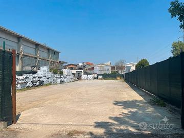 Terreno/deposito 1.200 mq Zona Pero / Rho Fiera