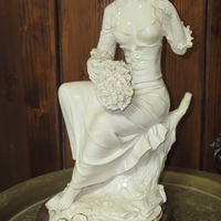 Statuina in porcellana