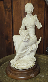 Statuina in porcellana