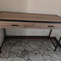Scrivania con sedia da ragazza