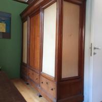 armadio a tre ante in noce