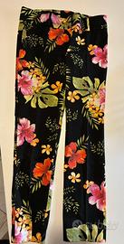 Pantaloni in cotone neri con ibisco
