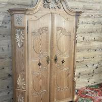 Armadio tirolese austriaco intagliato