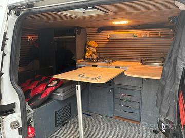 Furgone camperizzato Transit Custom 136cv ibrido