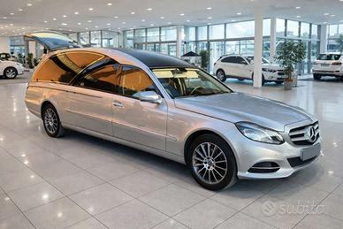 Auto funebre Mercedes Pilato