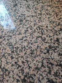 tavolo legno artigianale con e piano in granito