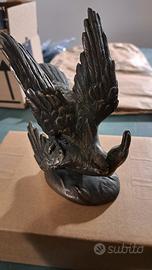 Bronzo 'Aquila con preda'  scultore SANTINI.