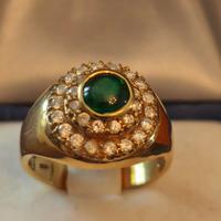 ANELLO IN ORO CON ZAFFIRI BIANCHI E SMERALDO