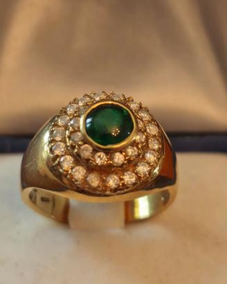 ANELLO IN ORO CON ZAFFIRI BIANCHI E SMERALDO