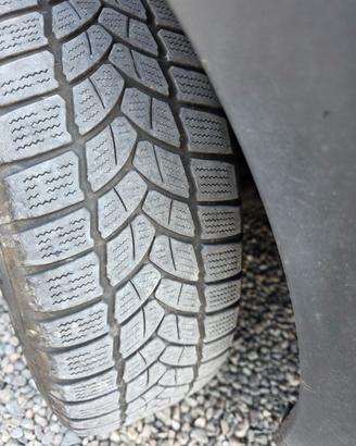 Gomme auto