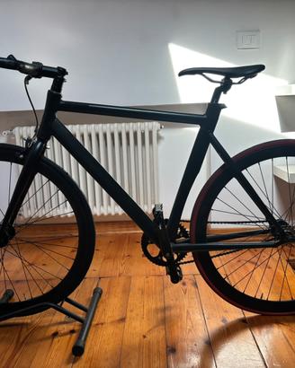 Bicicletta scatto fisso