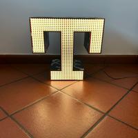 Insegna luminosa Tommy Hilfiger