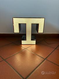 Insegna luminosa Tommy Hilfiger