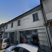 Negozio con laboratorio e autorimesse a Castel San
