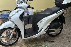 Honda Sh 150 2017 -keyless-4000 km -