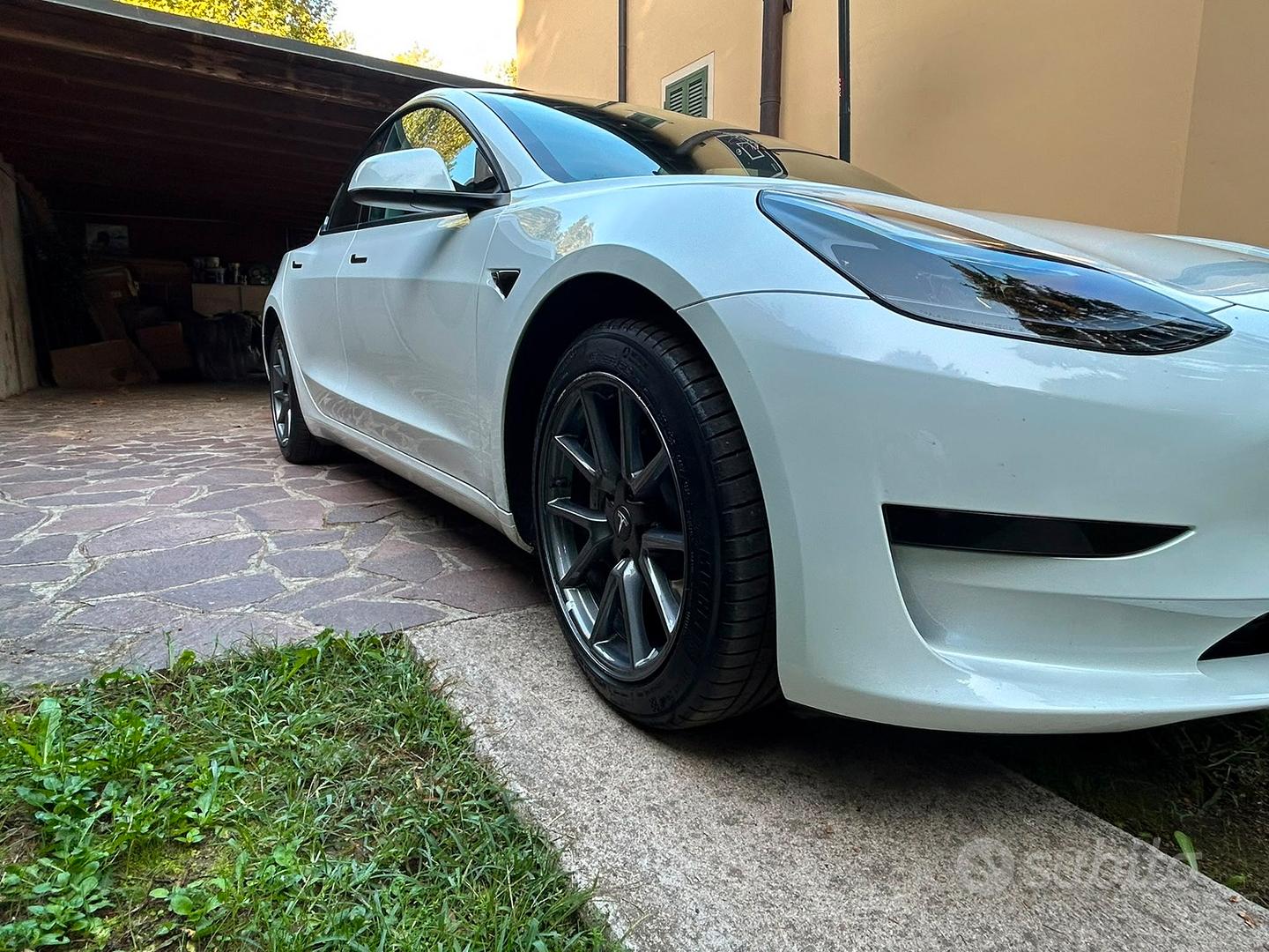 Tesla Model 3 2023 photo 4