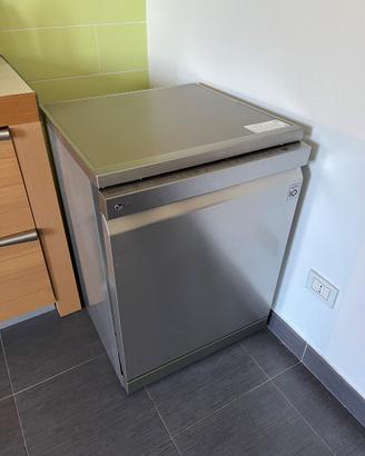 Lavastoviglie LG DF425HSS 14 coperti