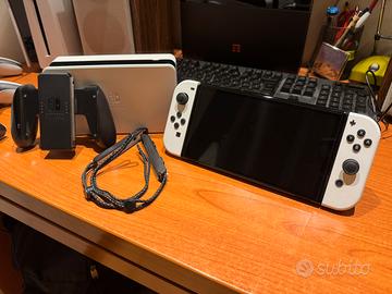 Nintendo Switch OLED Bianca/Nera + accessori