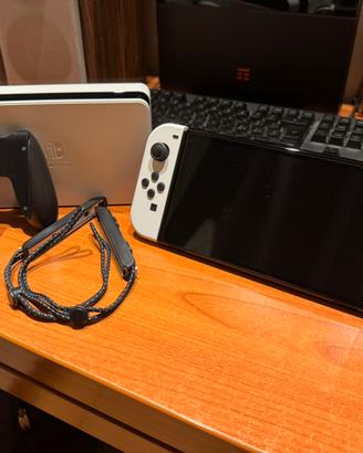 Nintendo Switch OLED Bianca/Nera + accessori