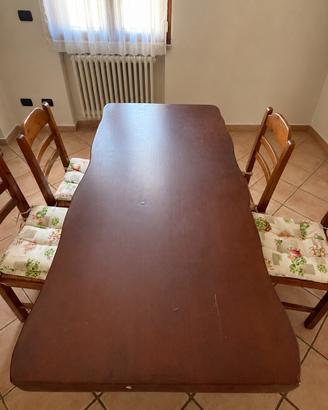 Tavolo in legno + panca + 4 sedie