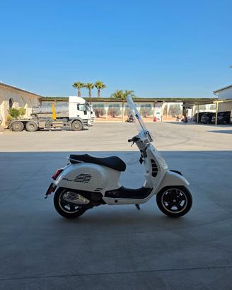 Vespa GTS 300 sport 