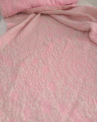 tessuto fondo rosa con rilievo cotone e filamenti 