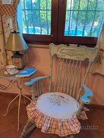 sedia a dondolo dei primi del 900 restaurata