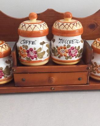 Espositore con barattoli in ceramica