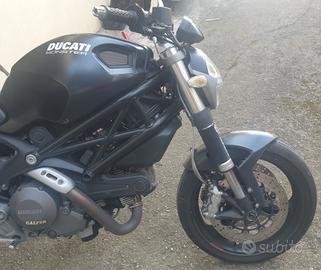Ducati Monster 696
