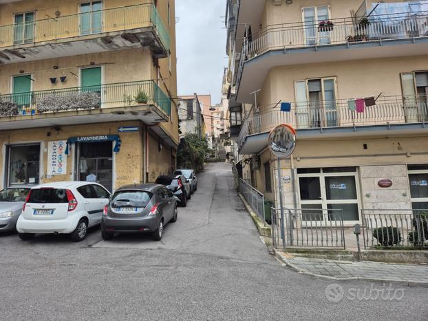 Bilocale arredato con posto auto a Salerno