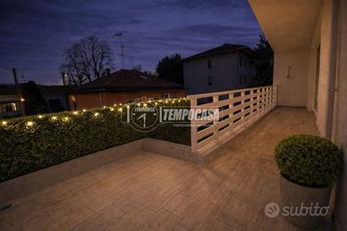 TRE LOCALI PIANO PRIMO CON DOPPI SERVIZI E TERRAZZ