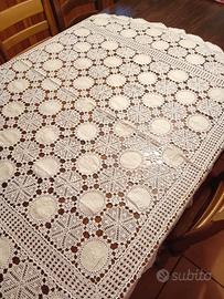 Copritavolo quadrato con 8 tovaglioli mis110x110