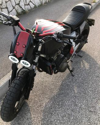 Il suo nome è Arrogante e... lo è davvero!!! 🤟🏻