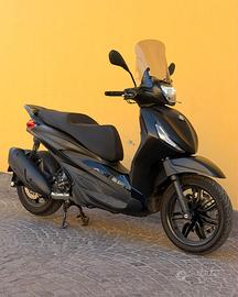 Beverly 300 Hpe - Deep Black - Assicurazione 2027