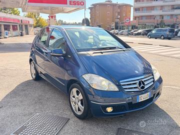 MERCEDES A180 automatico benzina neopatentati