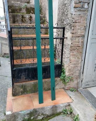 Letto in ferro abbattuto